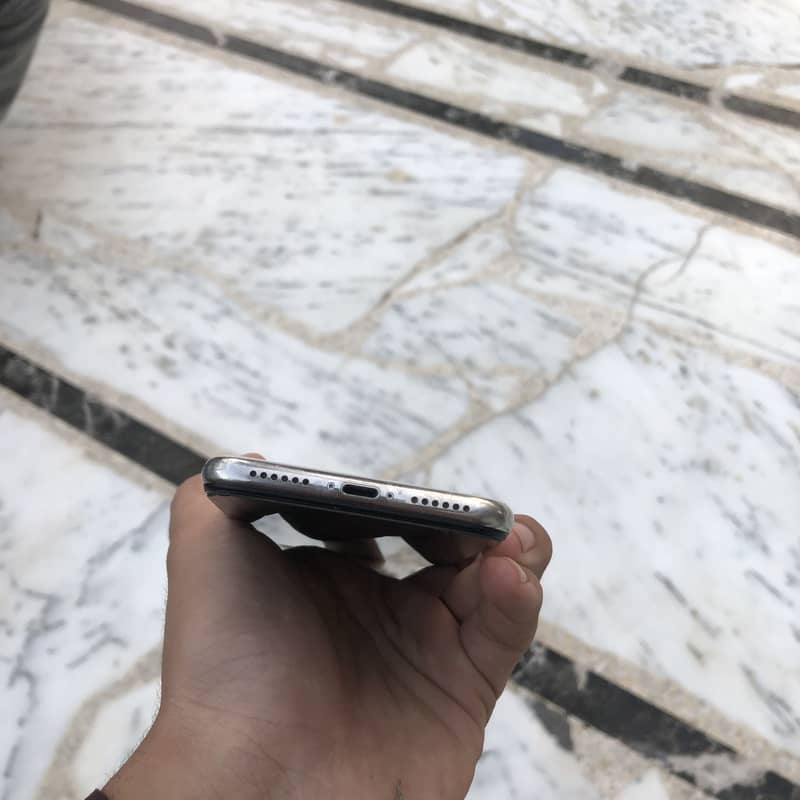 Apple iPhone X 3