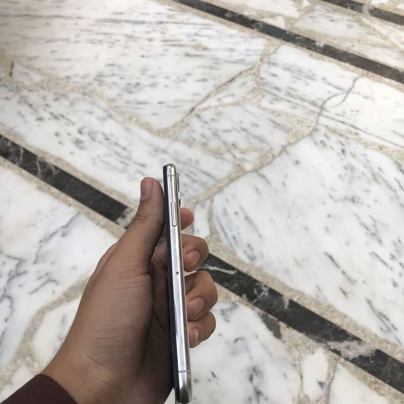 Apple iPhone X 5
