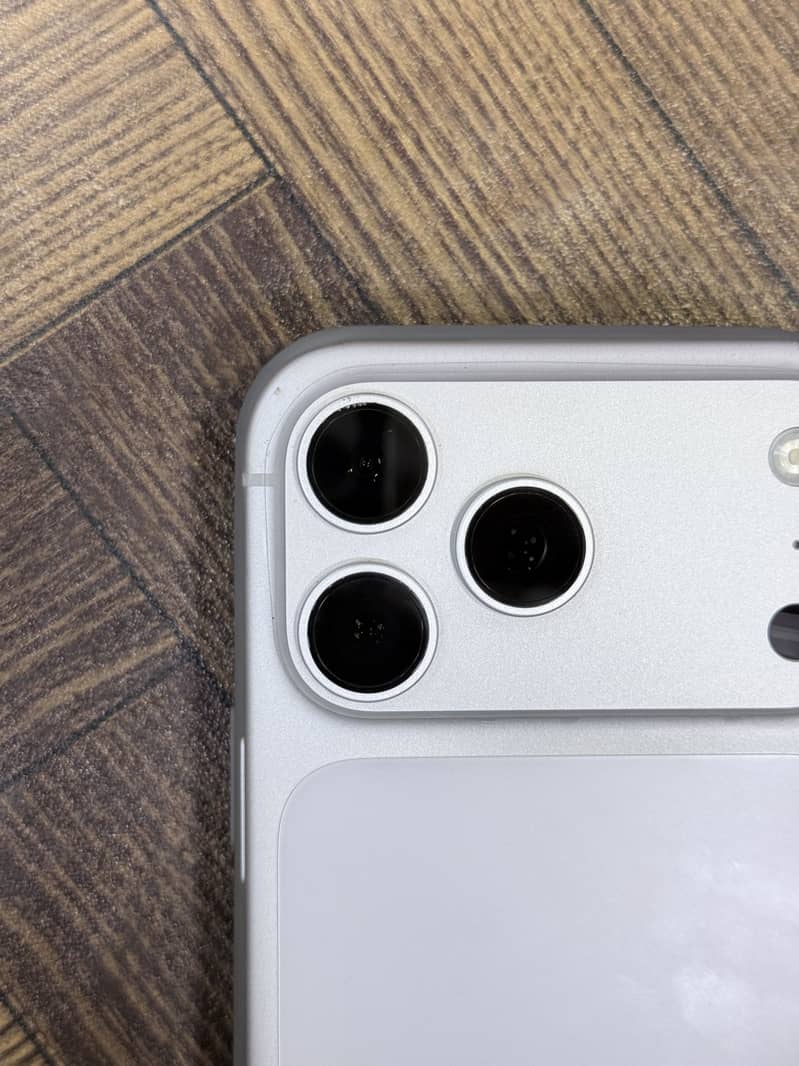 Apple iPhone 17 Pro Max 5