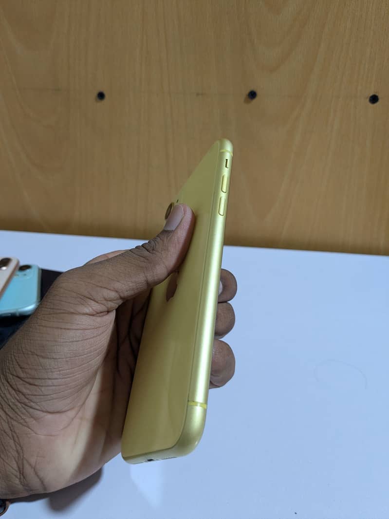 Apple iPhone 11 3