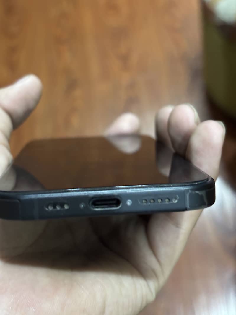 Apple iPhone 16 JV 5