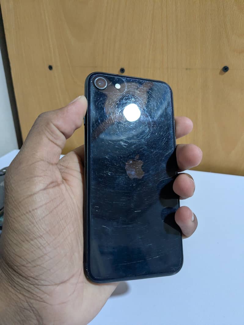 Apple iPhone SE 3
