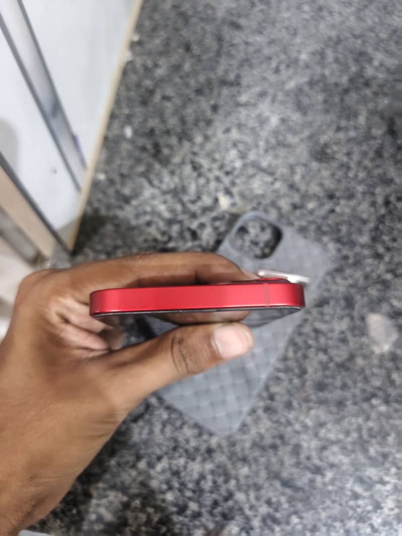 Apple iPhone 13 2