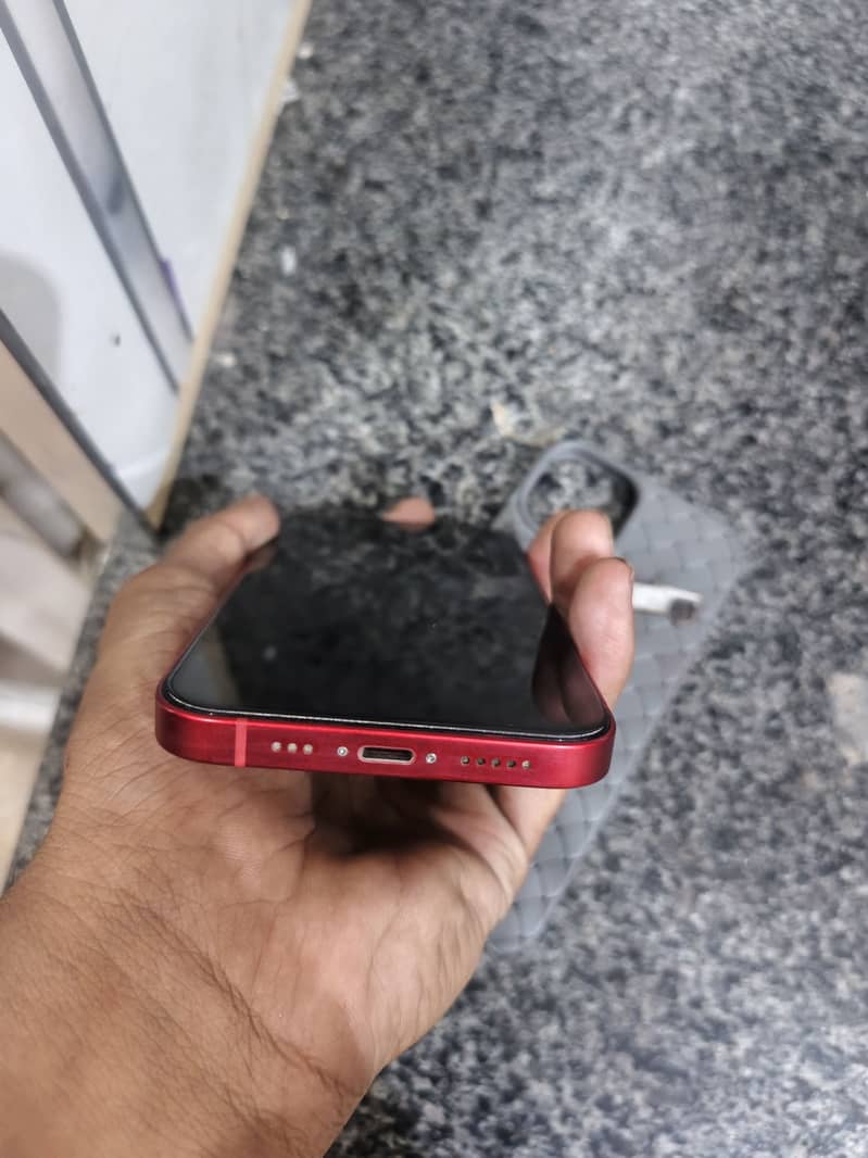 Apple iPhone 13 5