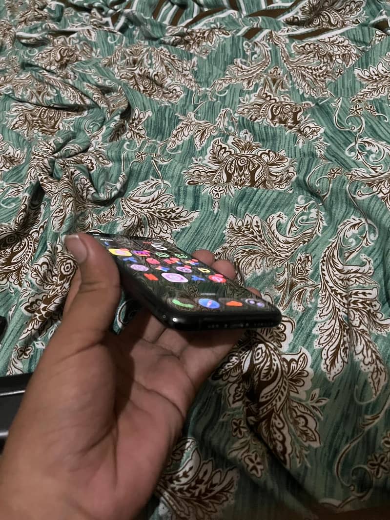 Apple iPhone 11 Pro 3