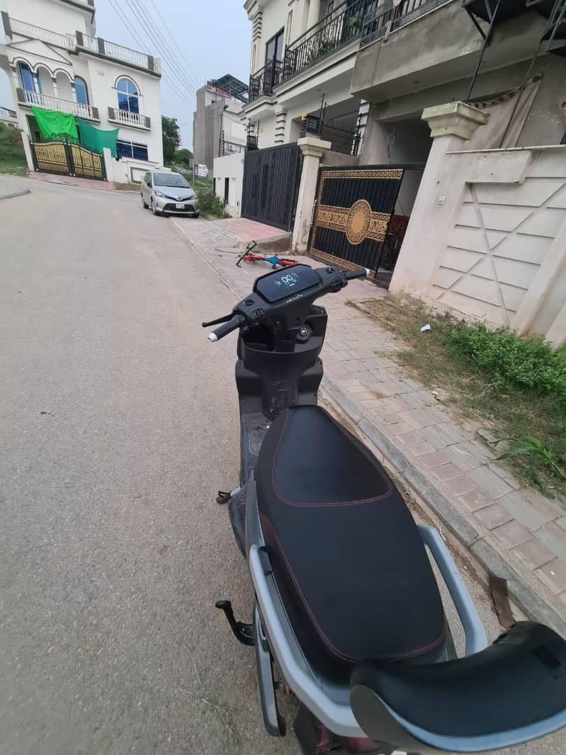 ev scootey 3