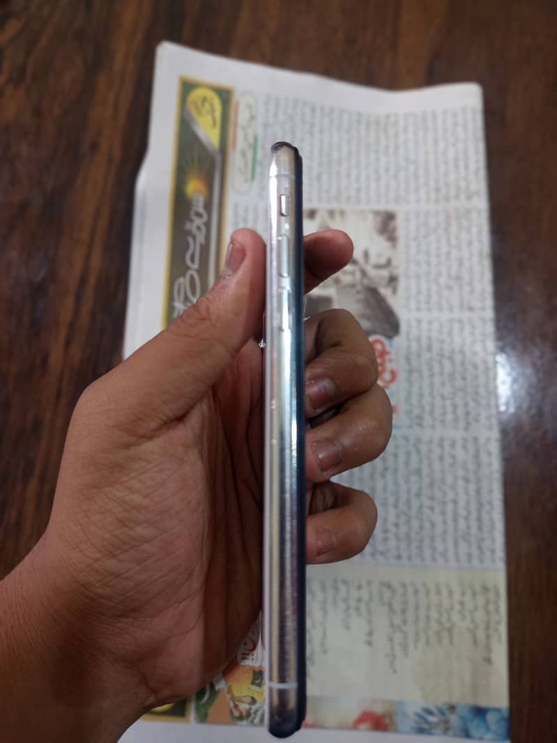 Apple iPhone X 4