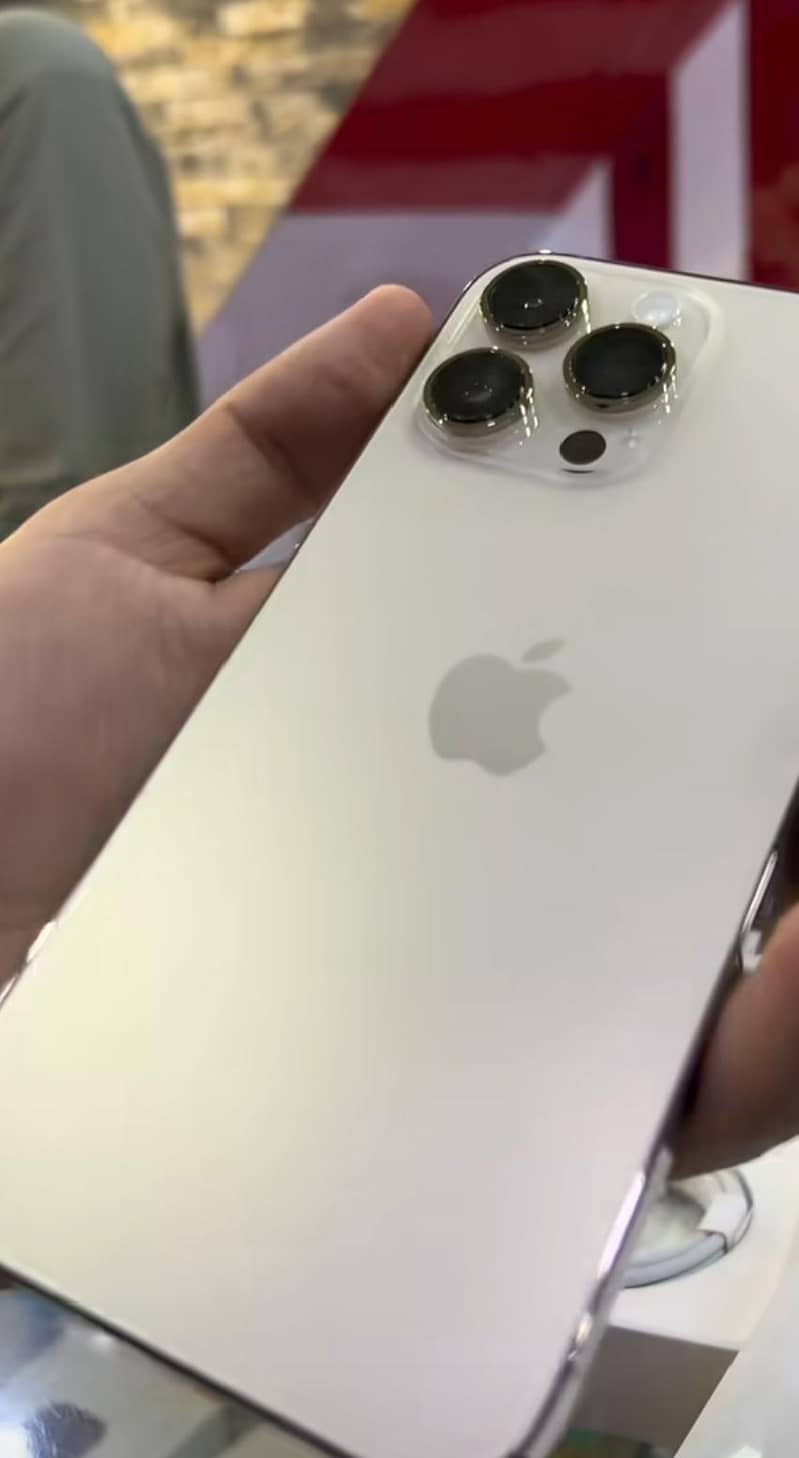 Apple iPhone 14 Pro 0