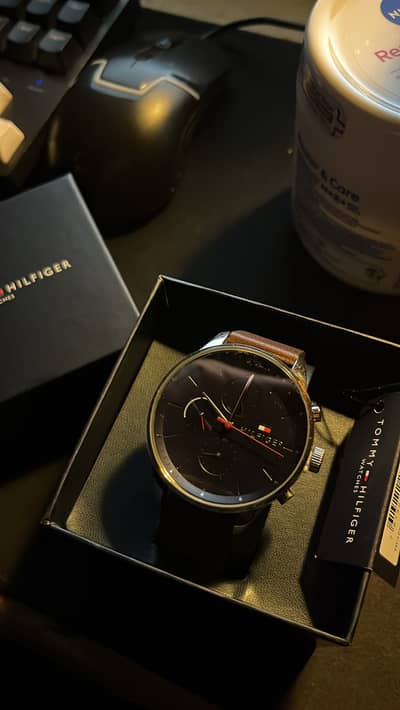 SELLING TOMMY HILFIGER BLUE DIAL DUE TO SIZE ISSUE