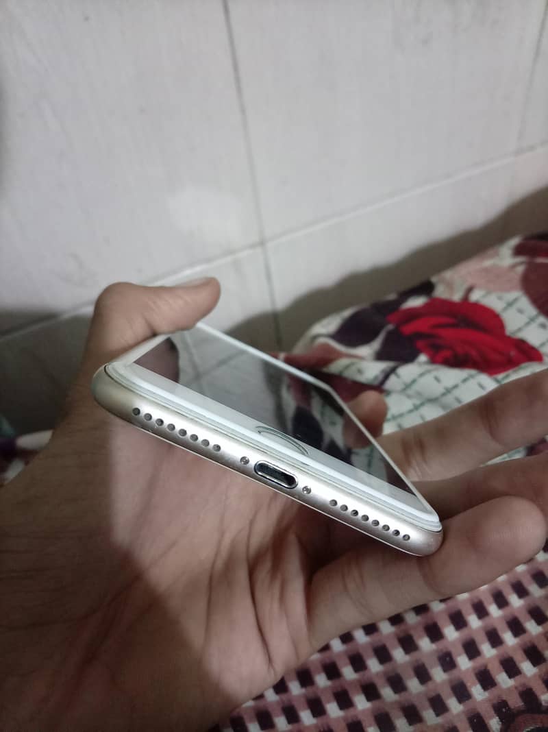 Apple iPhone 7 Plus 2