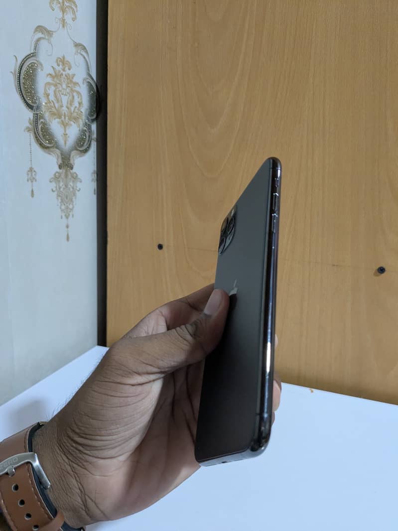 Apple iPhone 11 Pro Max 2