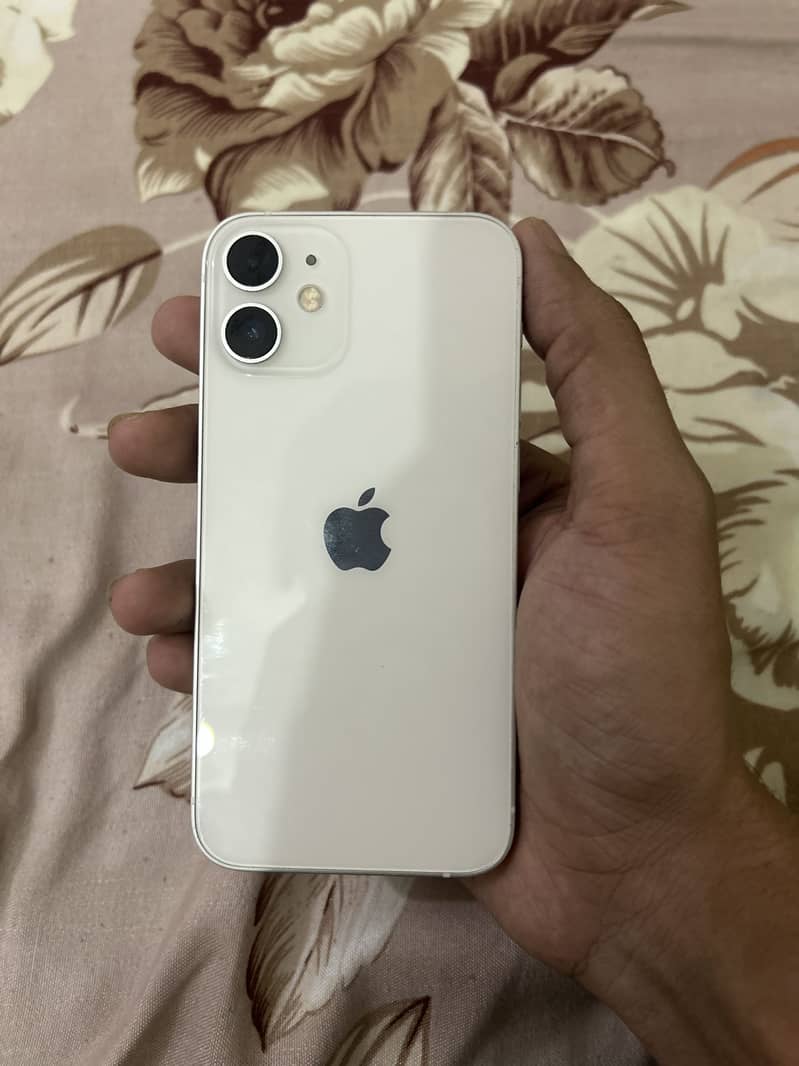 Apple iPhone 12 mini 6