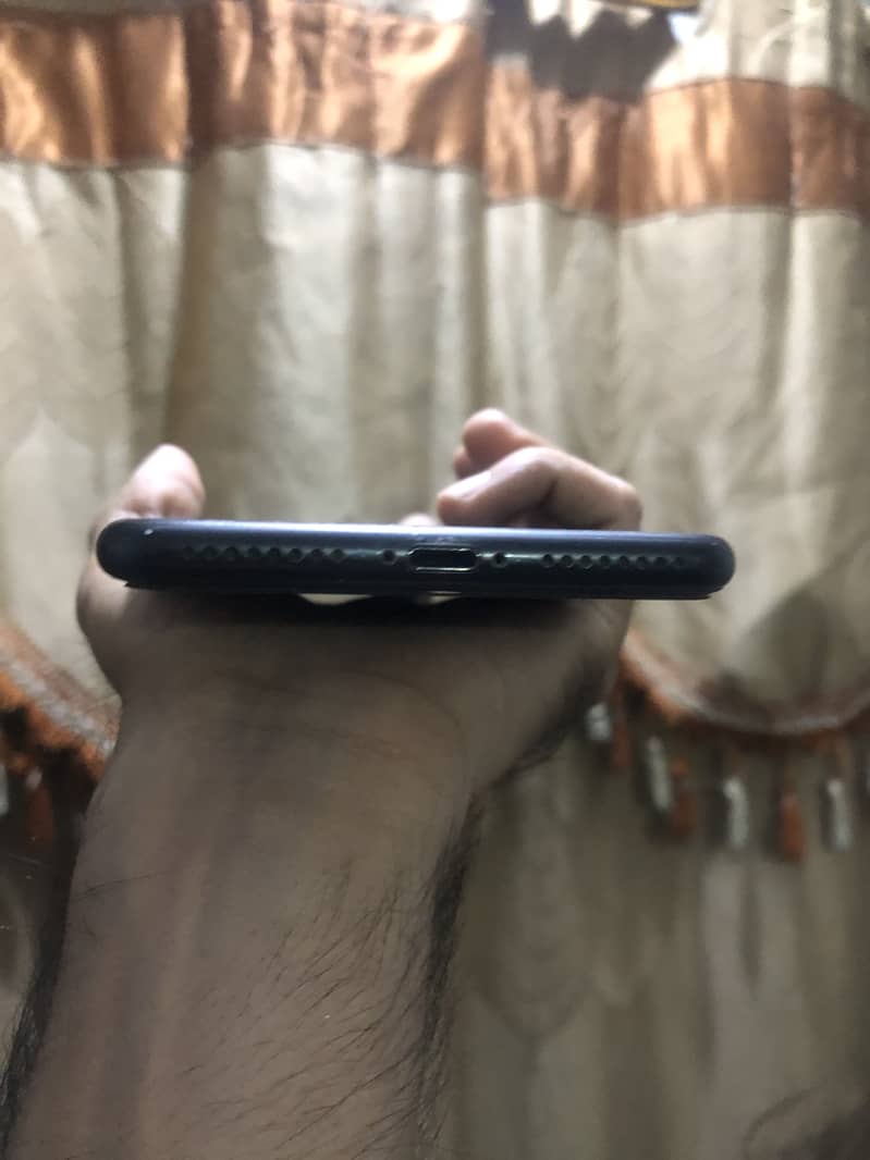 Apple iPhone 7 Plus 3