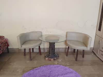2 dining chairs with tebal