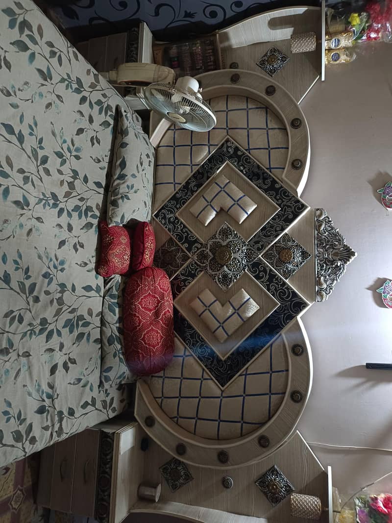 Bed or 2 sides Table 1