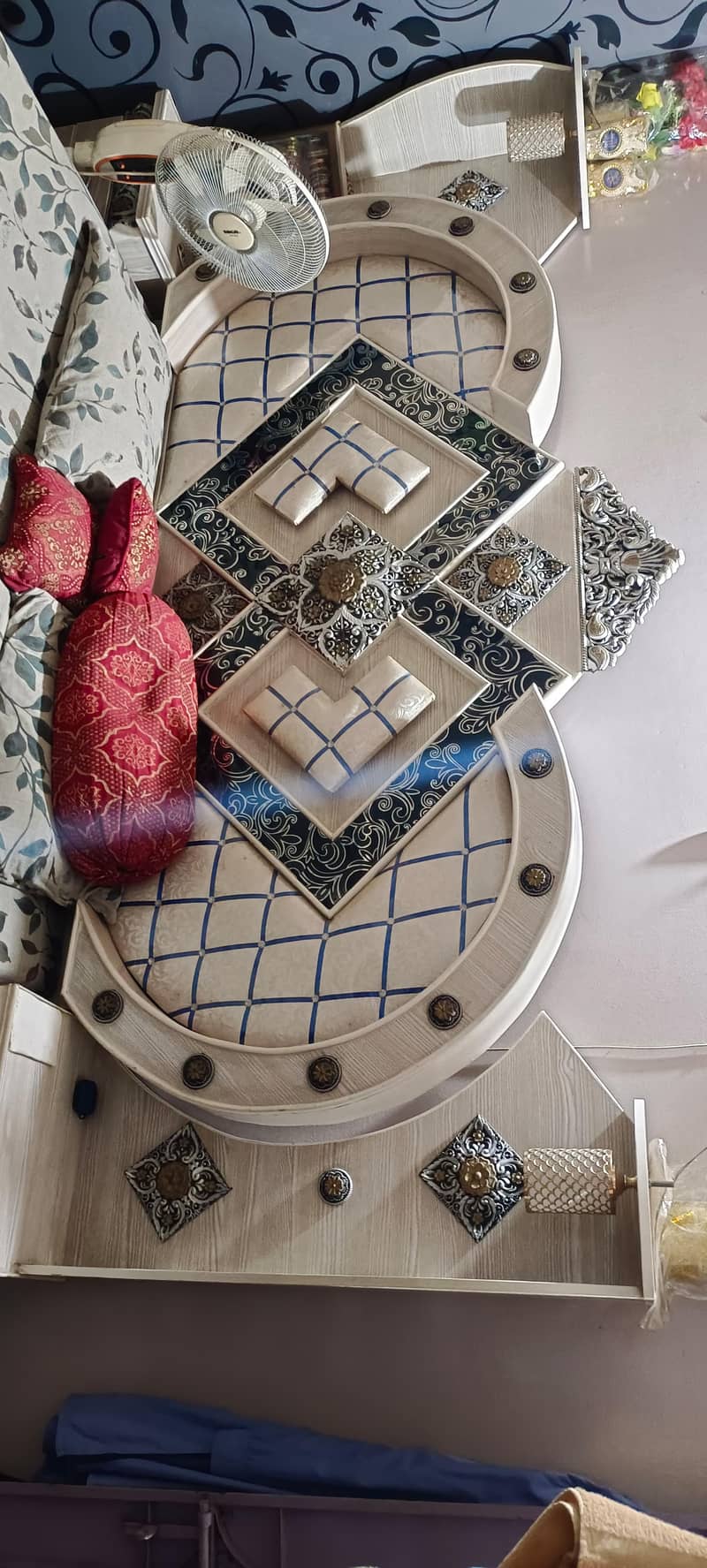 Bed or 2 sides Table 2