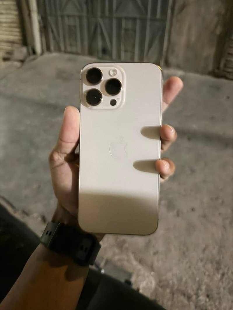 Apple iPhone 16 Pro Max 0