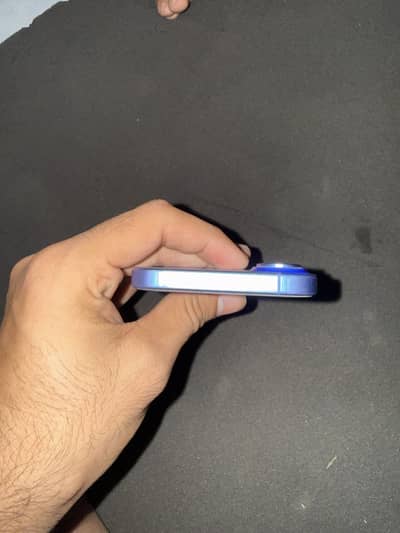 Apple iPhone 16