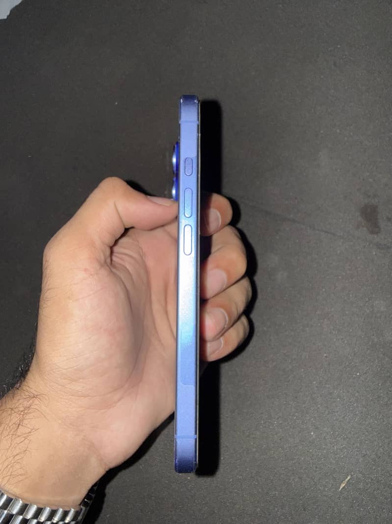 Apple iPhone 16 1