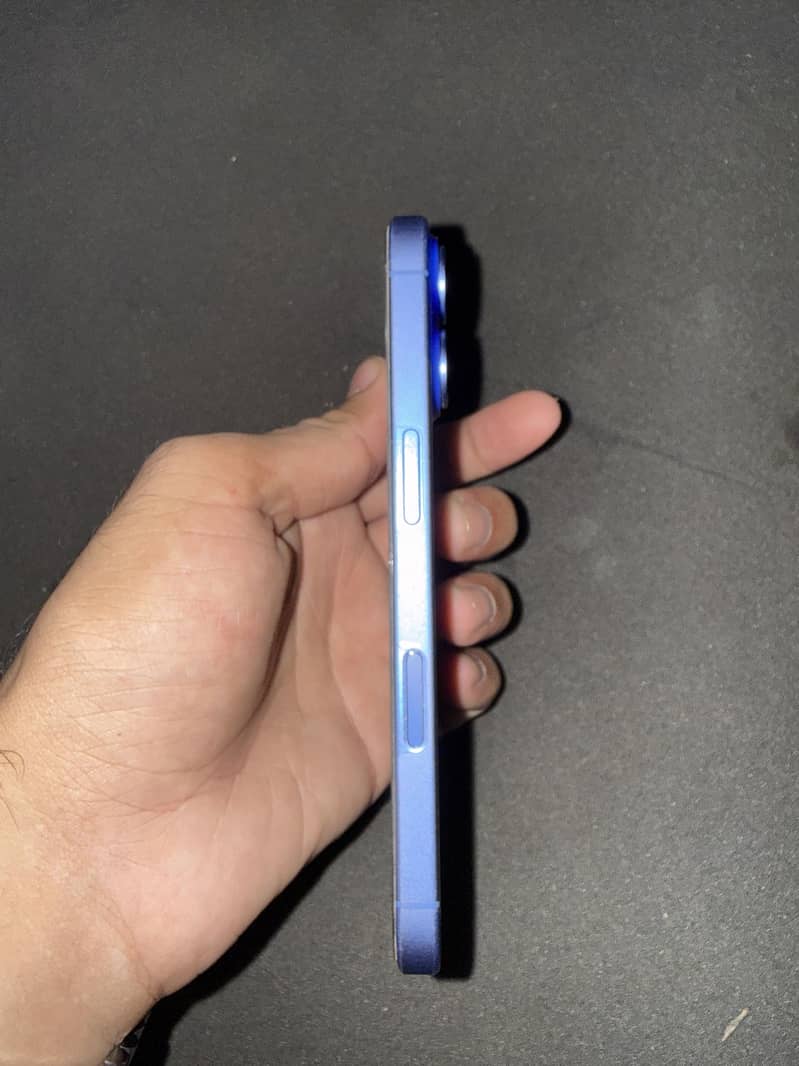 Apple iPhone 16 2