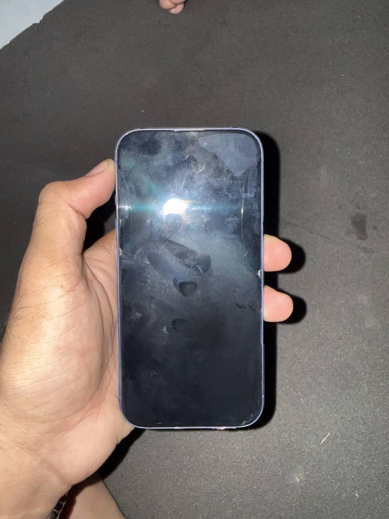 Apple iPhone 16 3