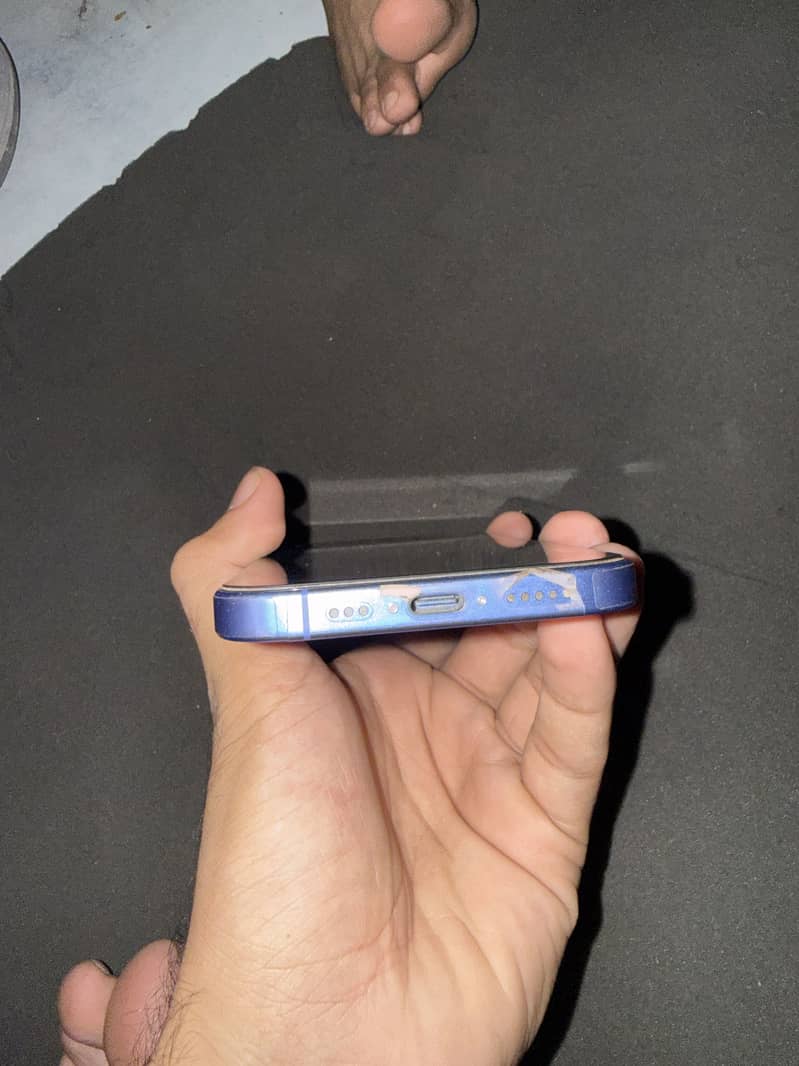 Apple iPhone 16 4