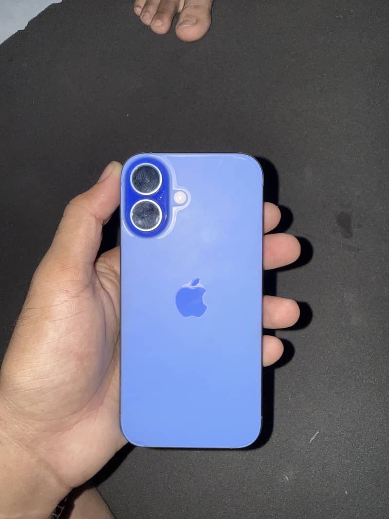 Apple iPhone 16 5
