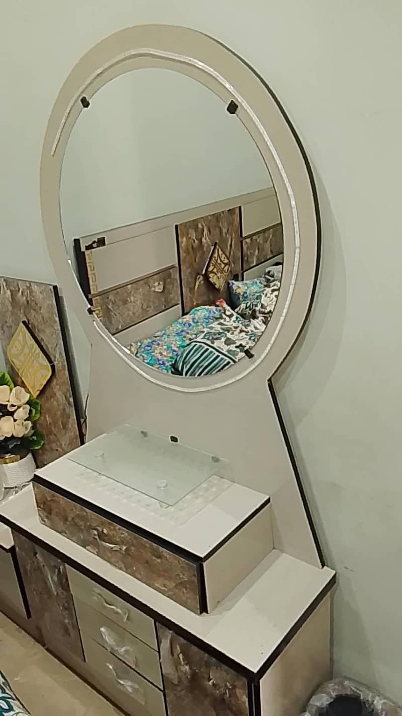Dressing table 0