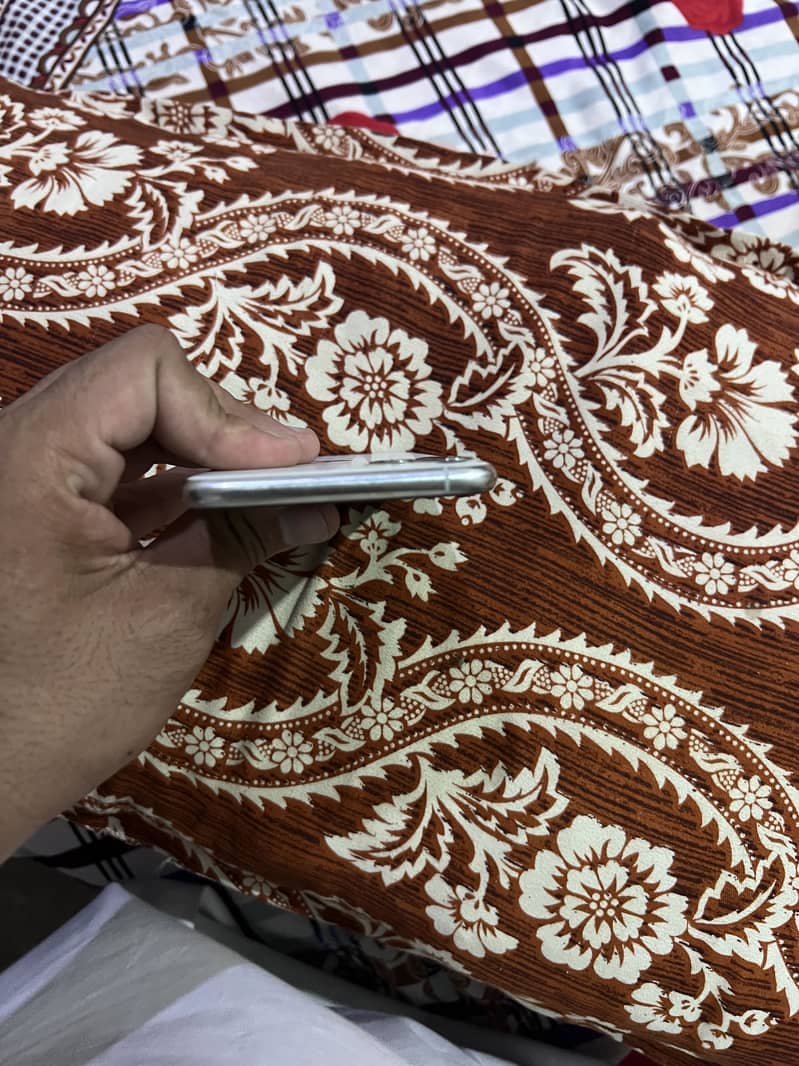 iPhone 11pro max 2