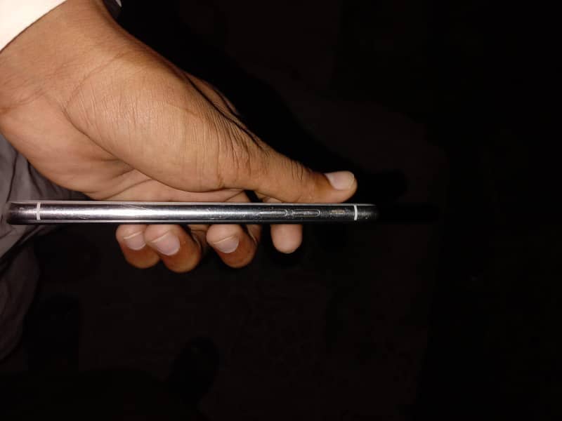 Apple iPhone X 4