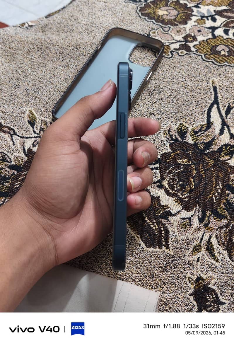 Apple iPhone 13 6