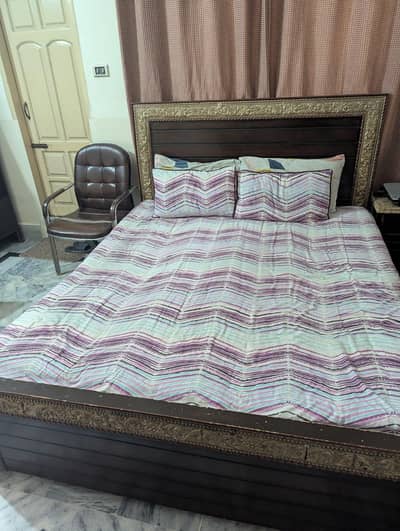 dubal bed 2 queen size and 2said tables