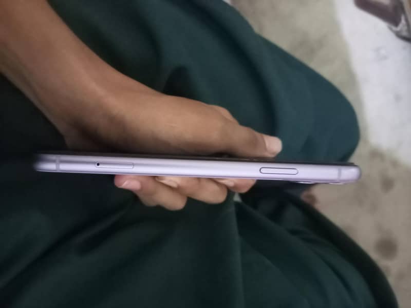 Apple iPhone 11 4