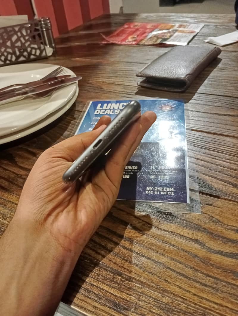 Apple iPhone 11 3