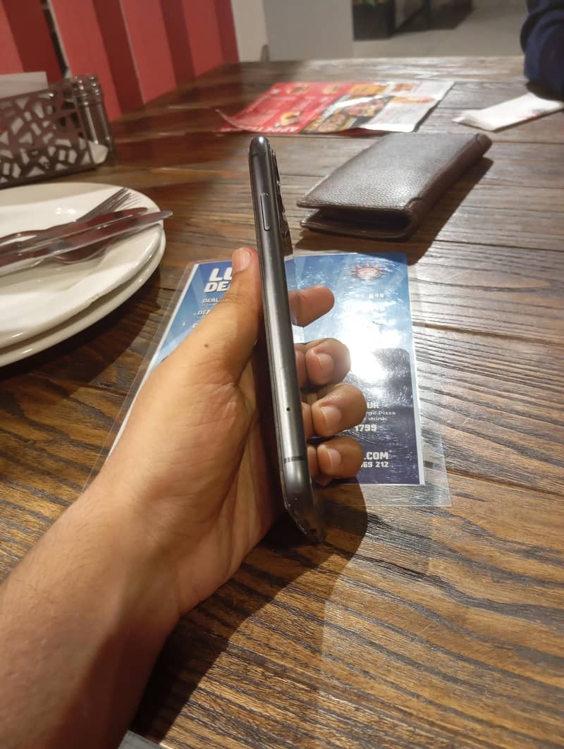 Apple iPhone 11 5