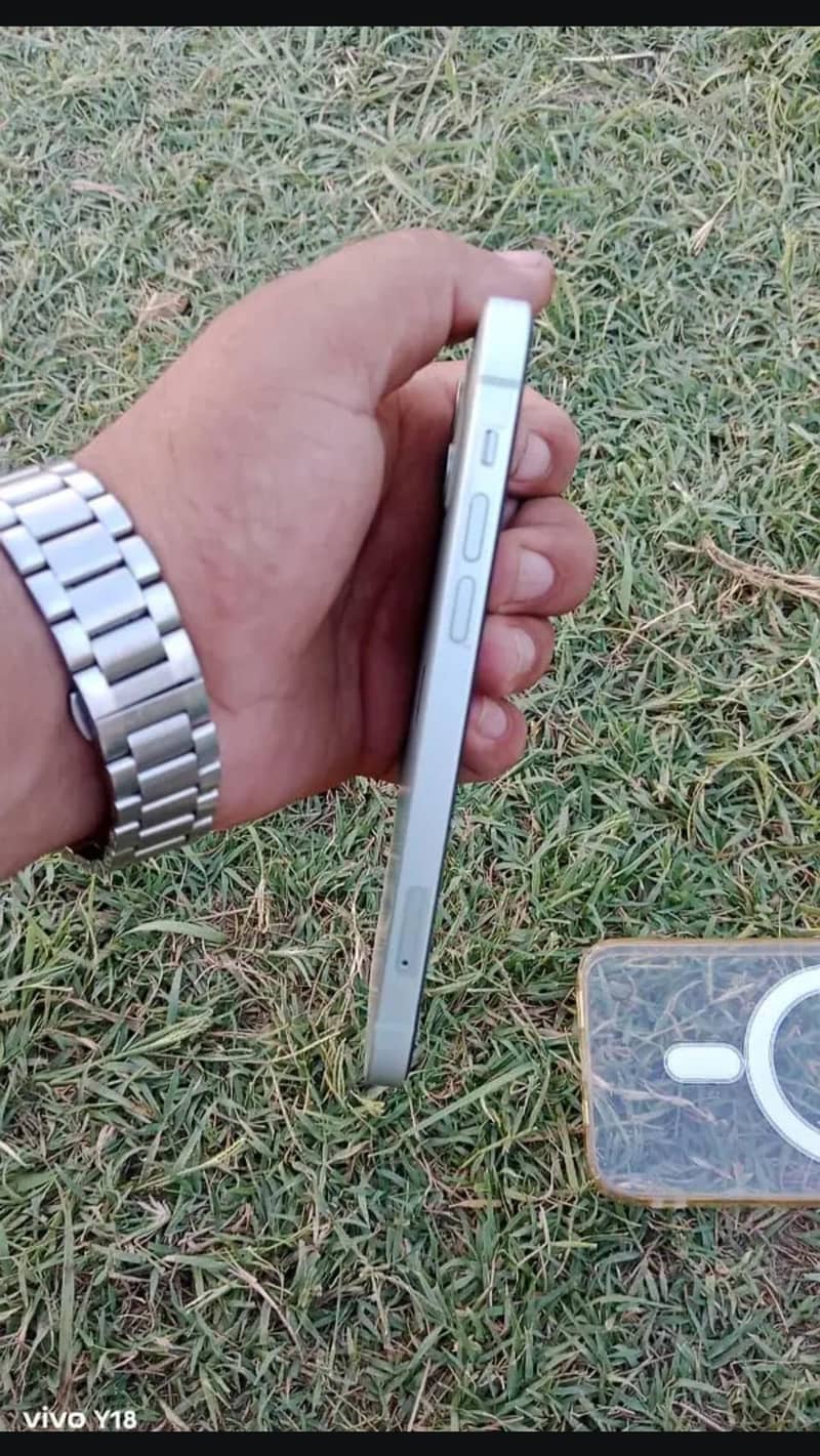 Apple iPhone 12 4