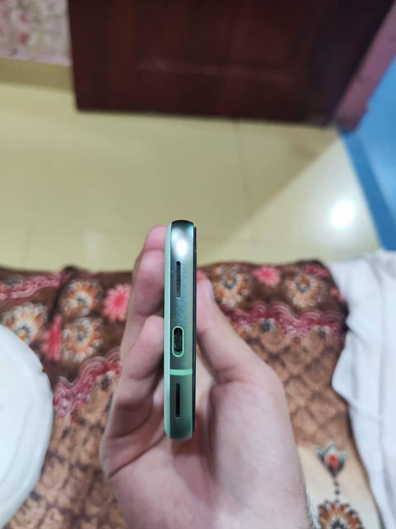 Google Pixel 8a 4