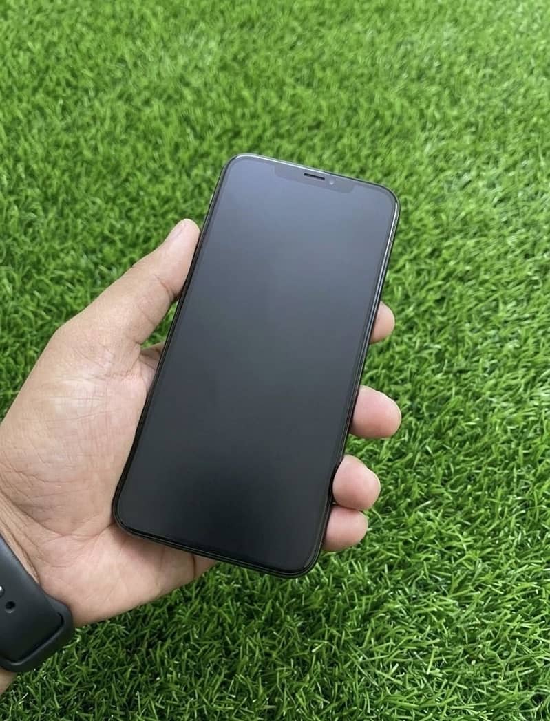 Apple iPhone 11 Pro Max 2