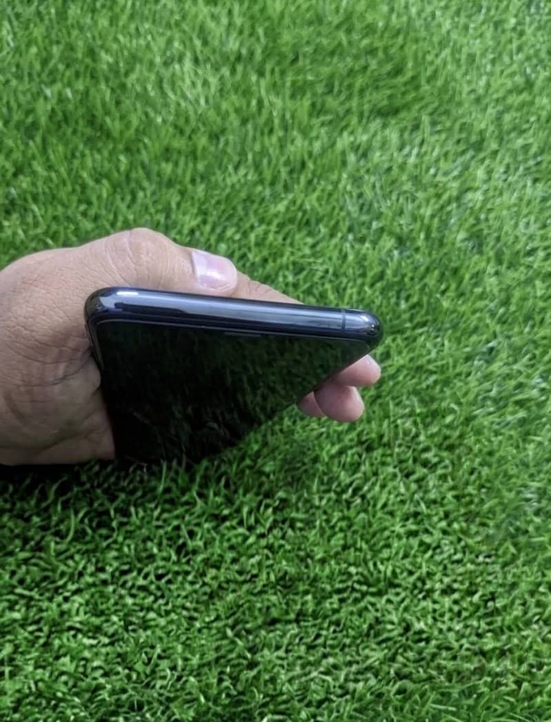 Apple iPhone 11 Pro Max 3