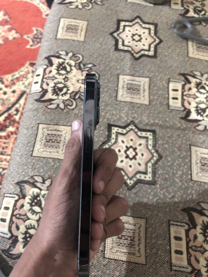 Apple iPhone 13 Pro 2