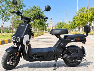 Evee electric scooty 2024, only 200 km driven