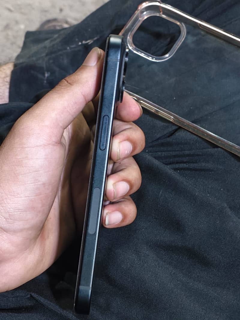 Apple iPhone 15 3
