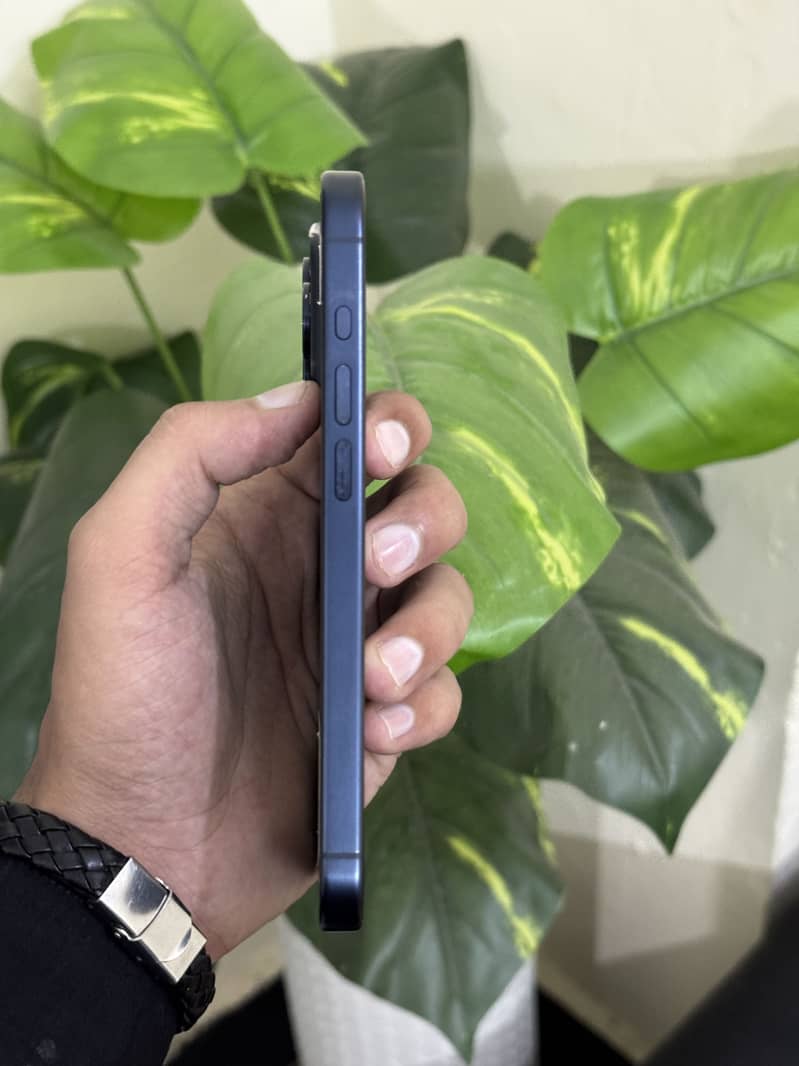 Apple iPhone 15 Pro 0