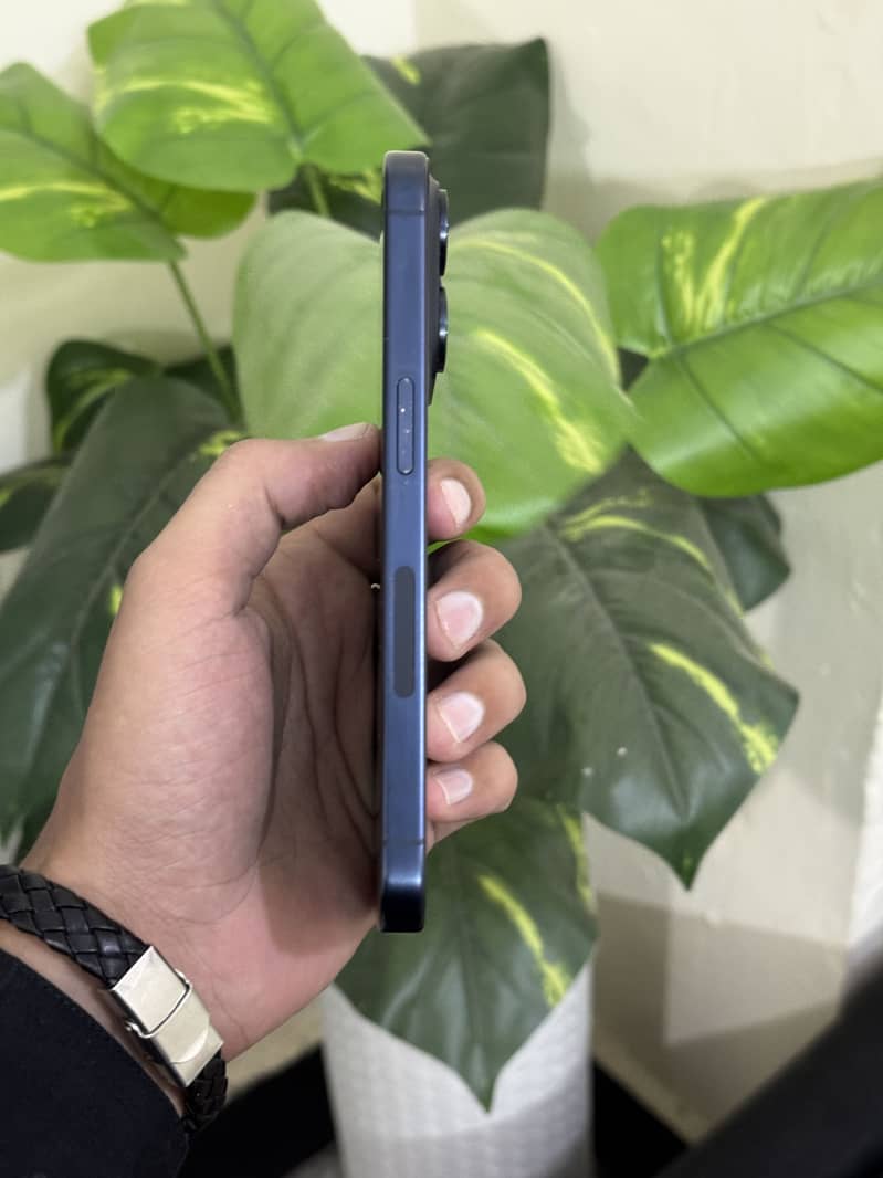 Apple iPhone 15 Pro 1