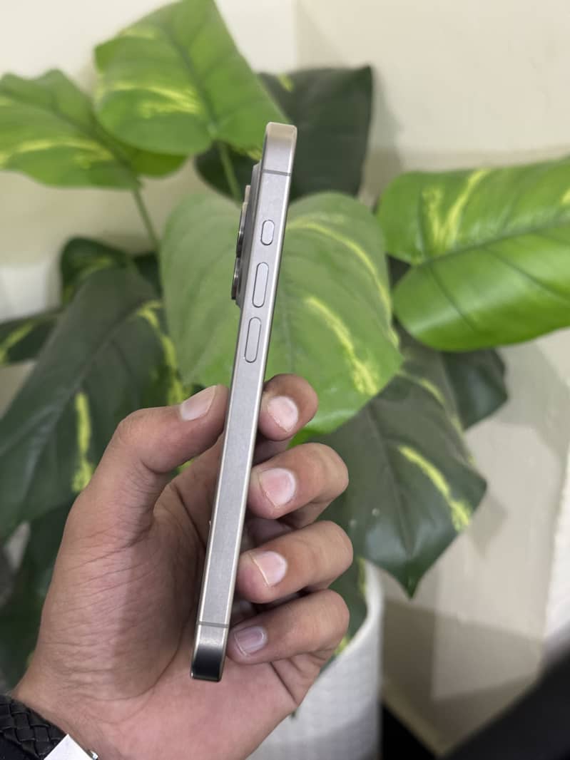 Apple iPhone 15 Pro 7