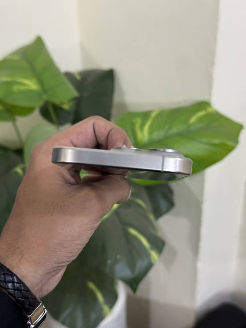 Apple iPhone 15 Pro 9