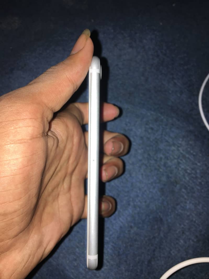 Apple iPhone 7 3