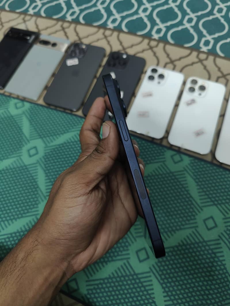 Apple iPhone 15 Pro Max 1