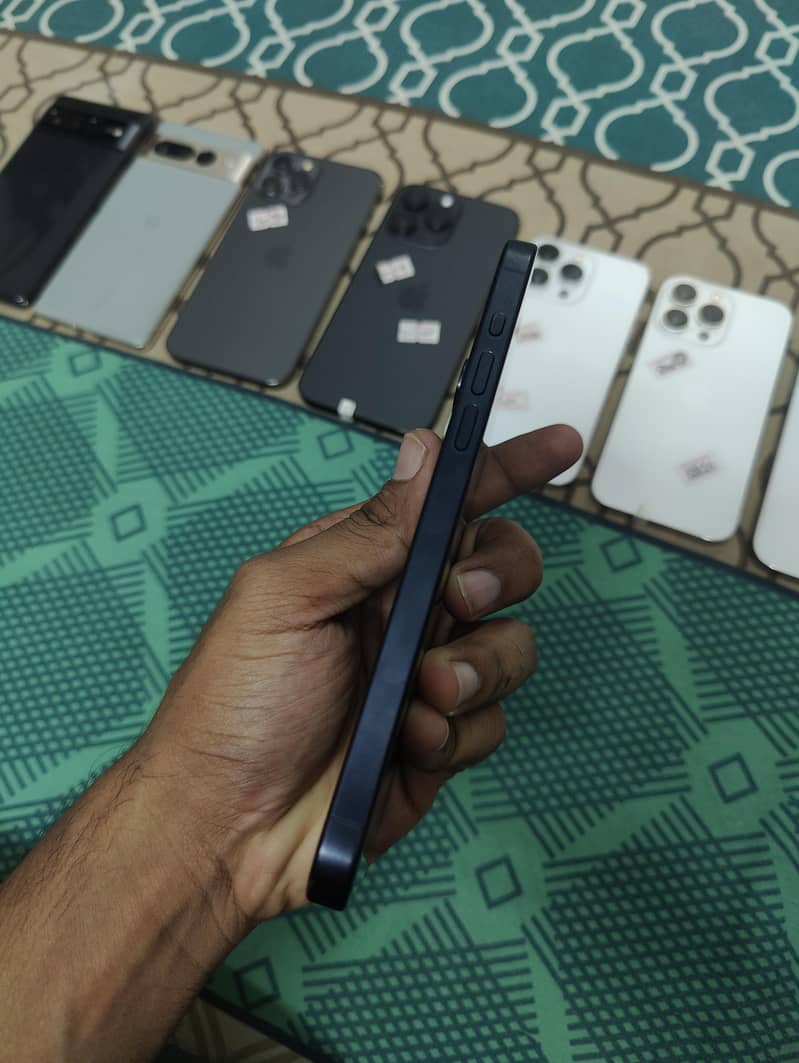 Apple iPhone 15 Pro Max 2