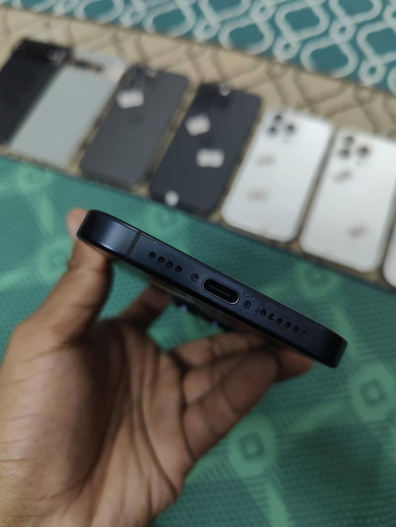 Apple iPhone 15 Pro Max 4